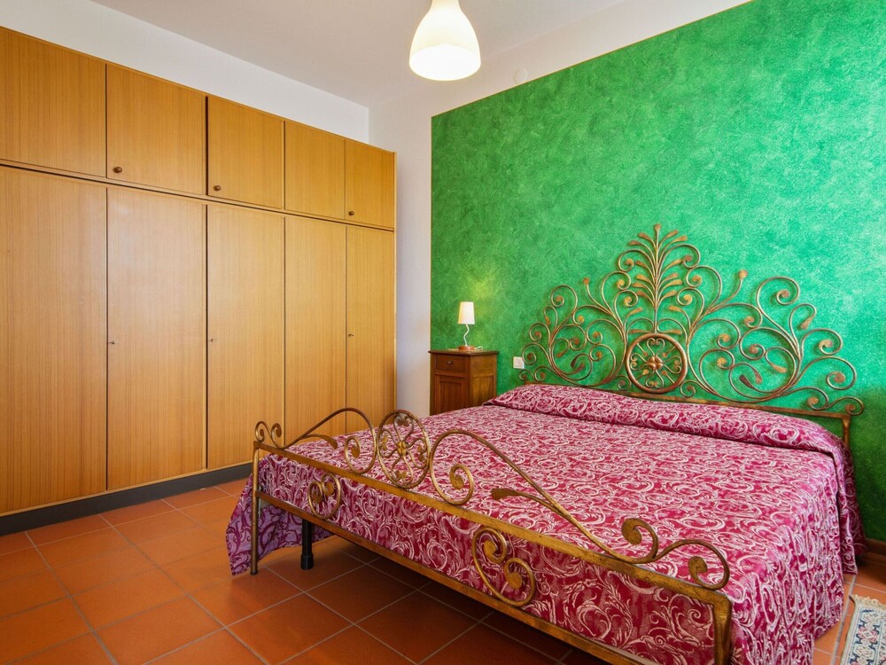 Holiday Home in Marciaga With Pool & Gulf Views