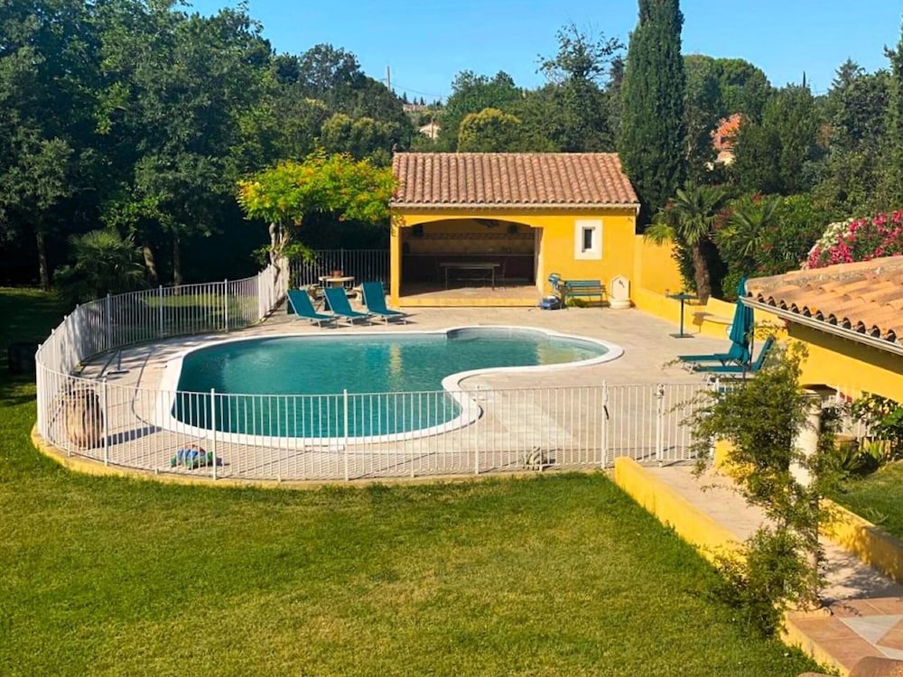 Villa in L'isle-sur-la-sorgue With Pool photo 3