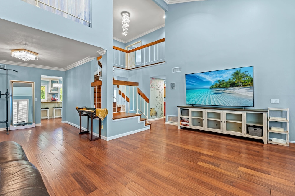 Spacious 4BR Family Retreat w Private Pool