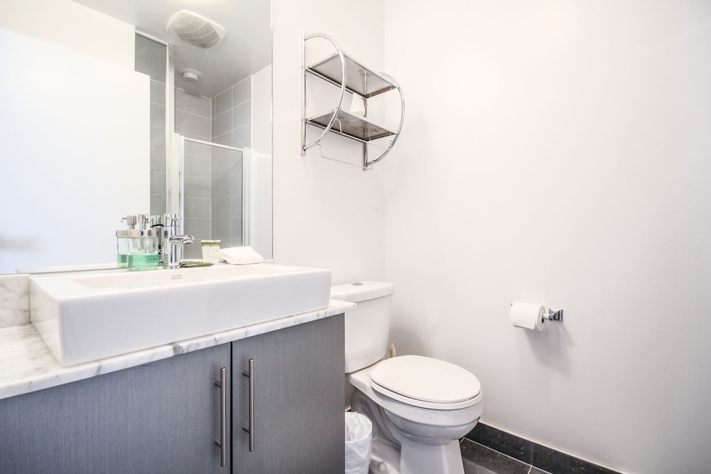 Sarkar Suites - Maple Leaf Square