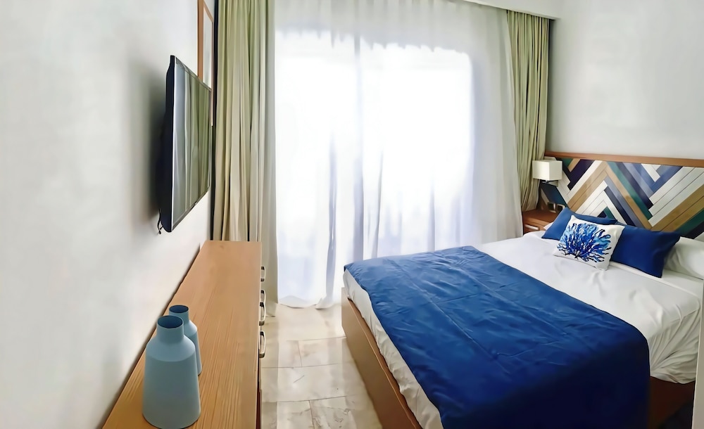 Luxury Penthouse 336 Cana Rock Condos 🎸- Golf View and Infinity Pool view 2