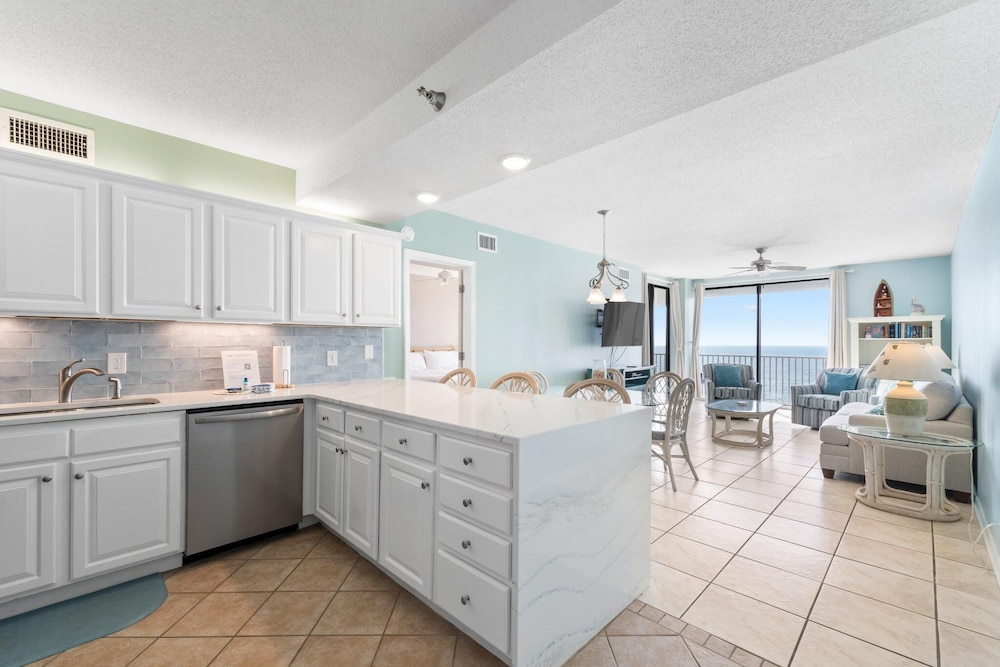 Romar Place 605
