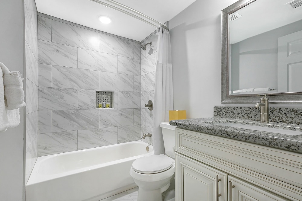 Spacious 5 Bedroom Near Magazine St & Uptown, photo 36