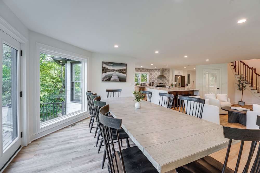 Hot Tub, Decks & 2 Kitchens: Mtn-view Jasper Gem!