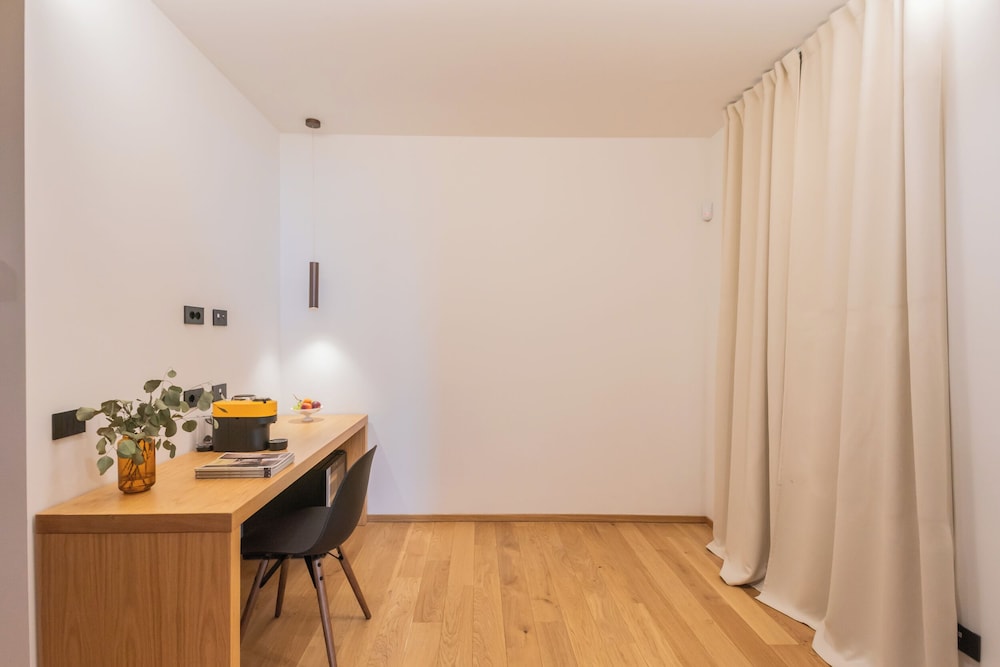 Pureview Luxury Suites, with breakfast & pool by Rent all Como