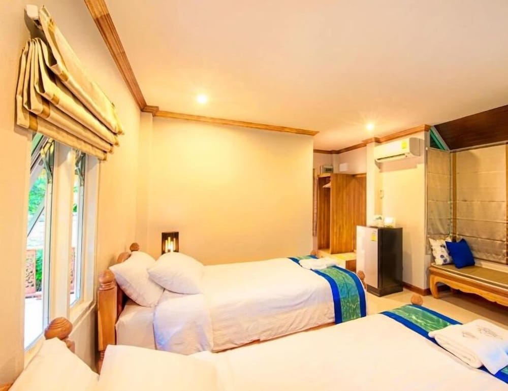 Baan Nam Pen Resort