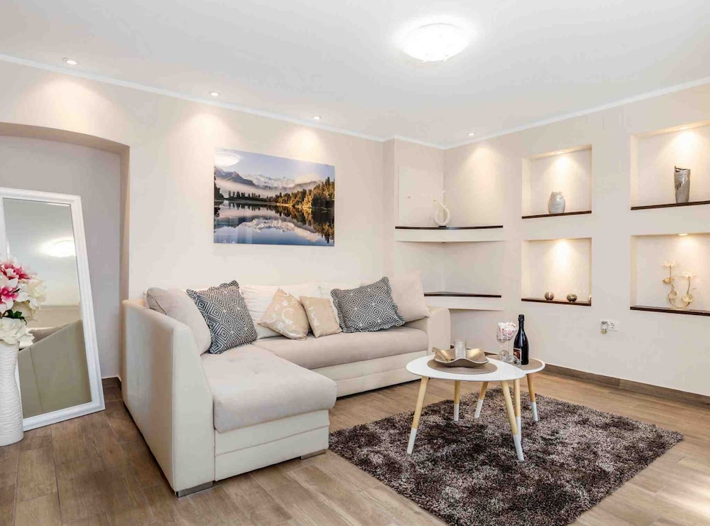 Modern Comfort With Shared Pool & Lush Green Surroundings in Kastav