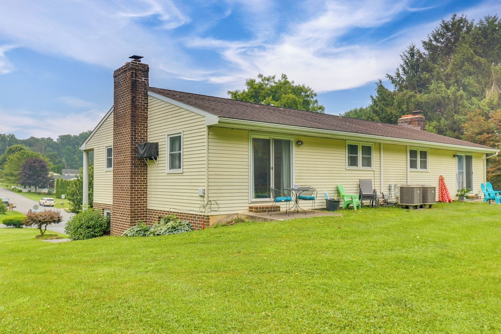 Family Retreat Near Hersheypark w/ Horse Farm View