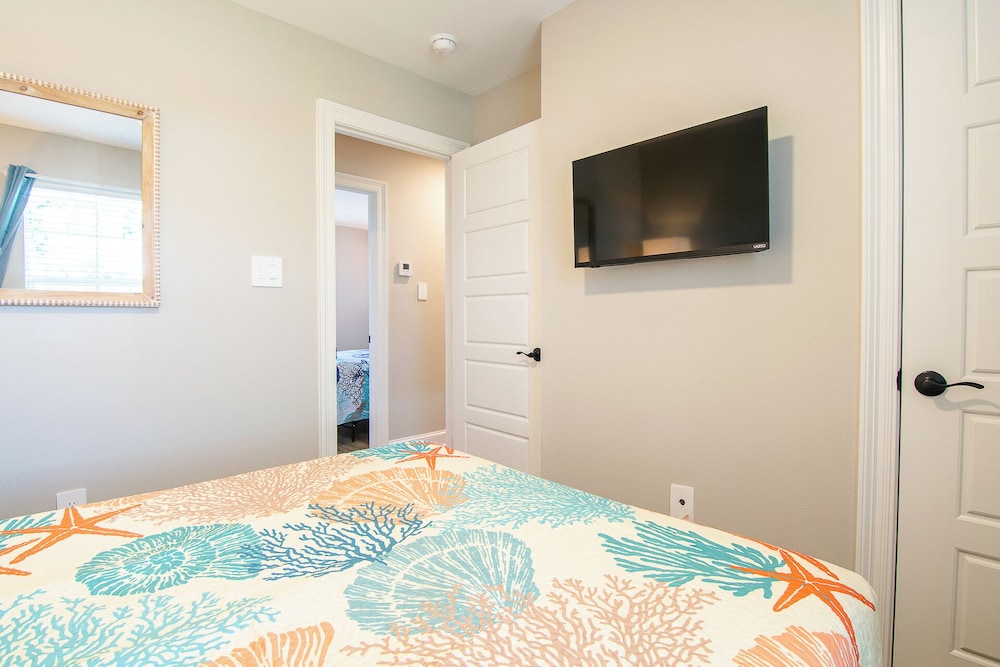 Stylish, Brand NEW 3 Bed Cottage, Beach Front, DOG Friendly!