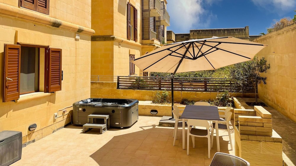 Peaceful Home With hot tub and 2 Communal Pools view 5