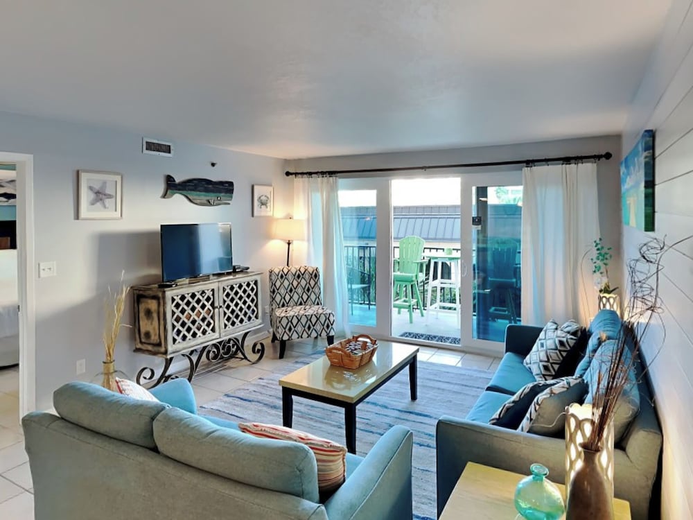 Sea Oats #309 by Southern Vacation Rentals