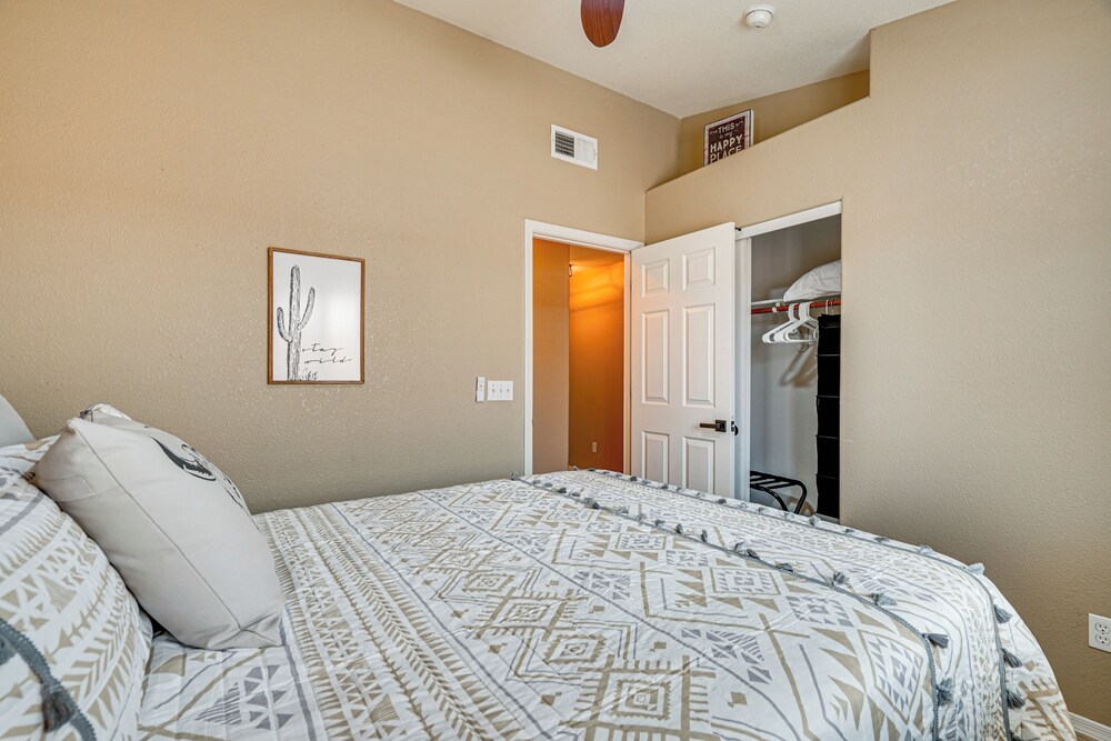 4 Mi to Catalina State Park: Mountain-view Home