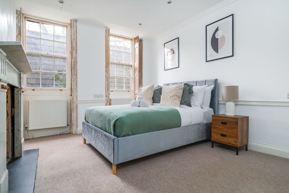 Elegant 2BR 2BA with Patio in Kennington