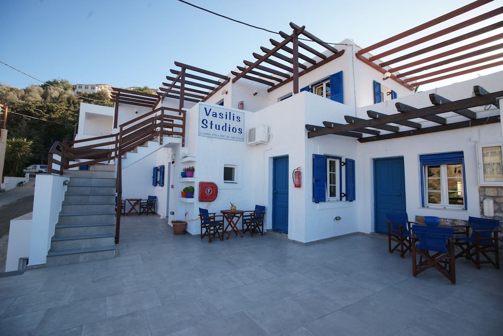 CALLIOPE MAILLE STUDIOS & APARTMENTS
