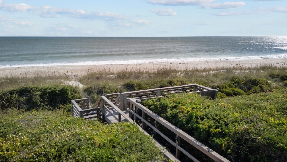 Beach Grove 3 Bedroom Home