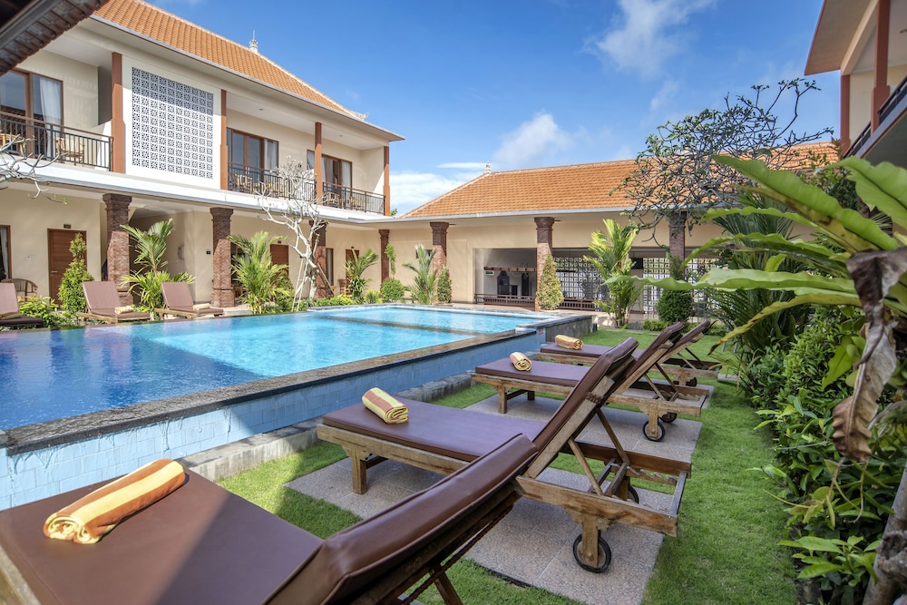 Tom's Inn Pecatu