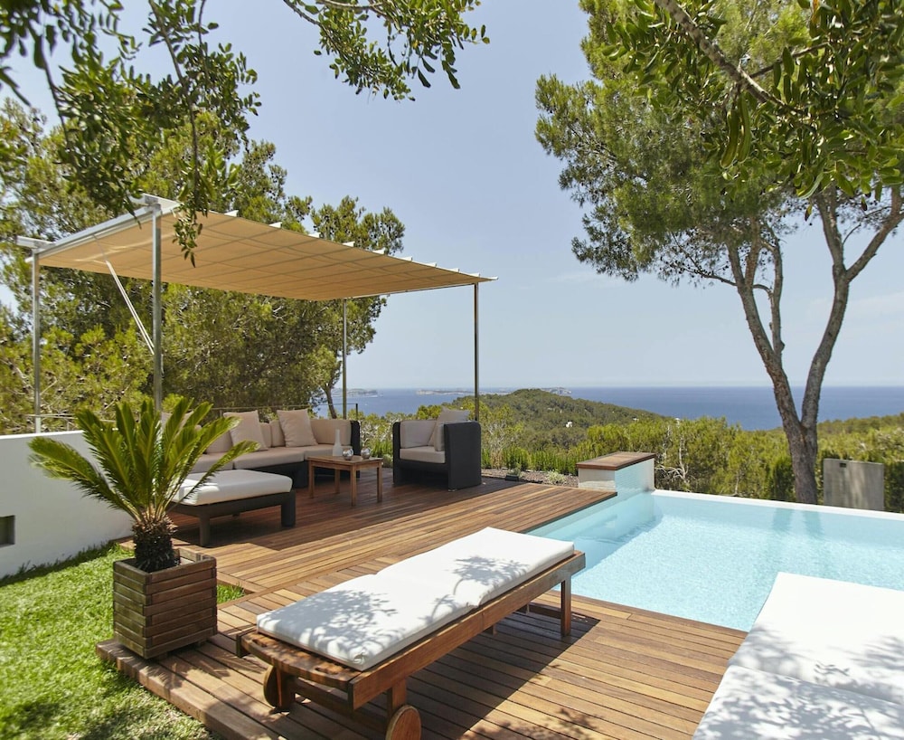 Luxury Villa With sea and Sunsets Views