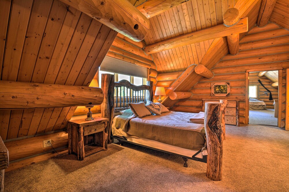 Custom Bitterroot Valley Cabin w/ Hot Tub & Views! view 3