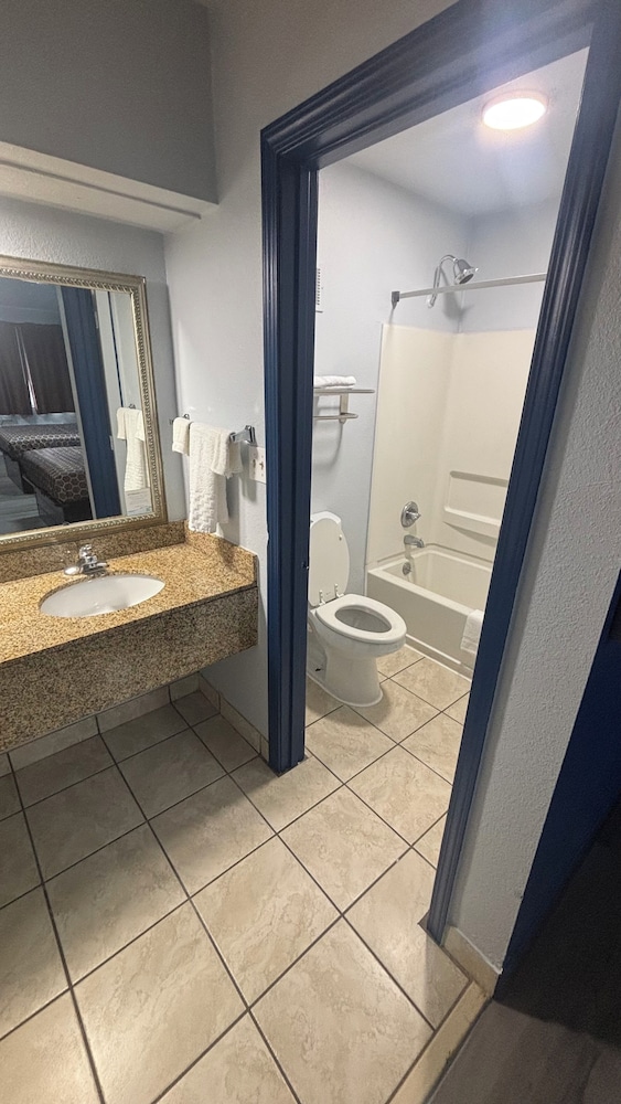 Galaxy Inn & Suites