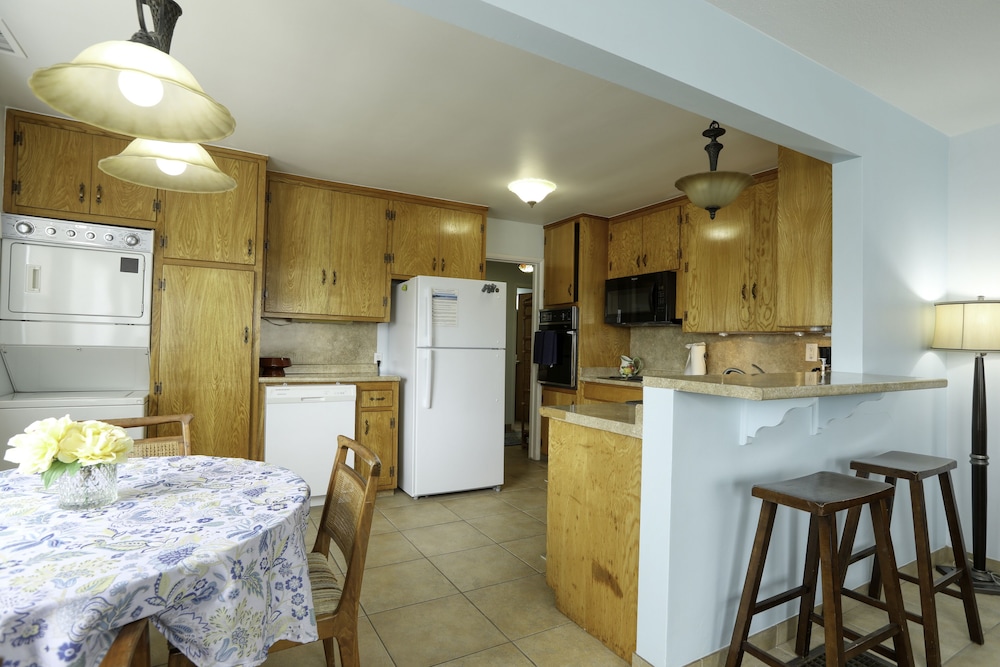 321 San Luis 2 Bedroom Duplex by RedAwning view 2