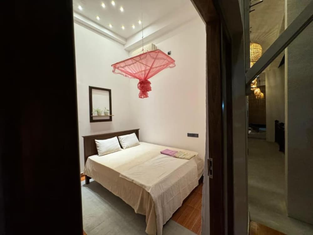 Room in Villa - Surf 247 Weligama - Deluxe Double Room With Side Sea View view 3