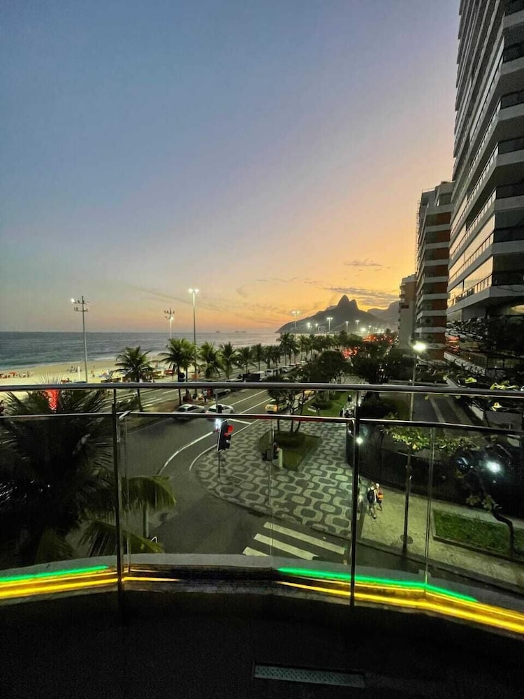 LIVE RIO HOSTEL
