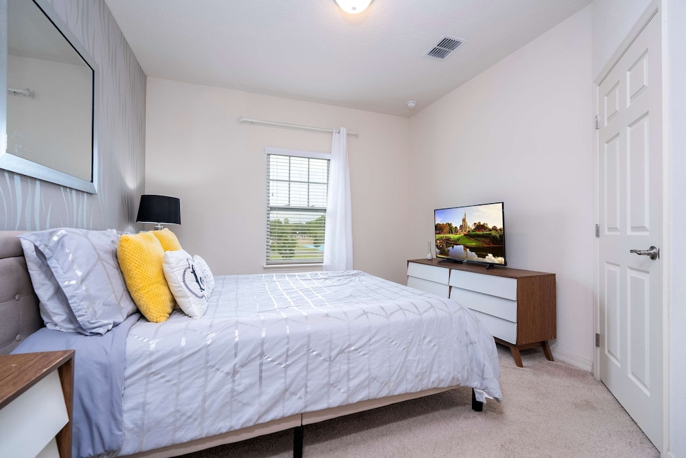 Spacious 4Bd Disney Dream With Resort Access at Lucaya 3210