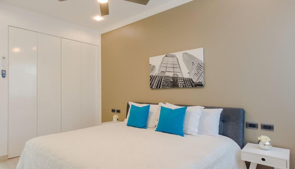 1 Rec Steps From the Beach Rooftop Pool