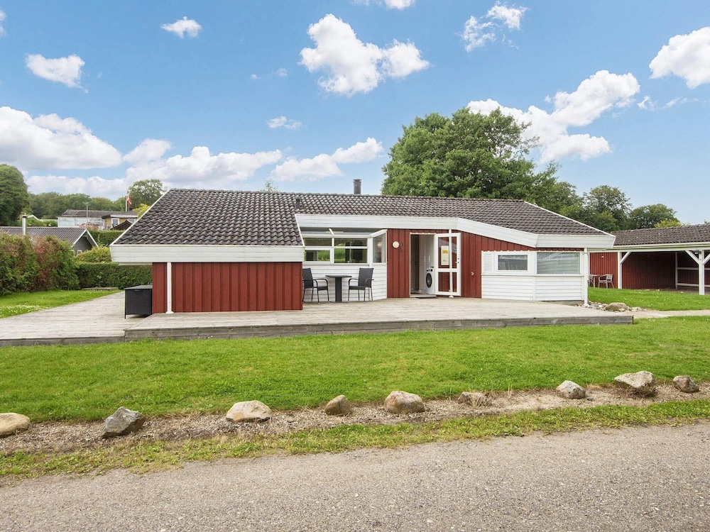 6 Person Holiday Home in Bjert-by Traum