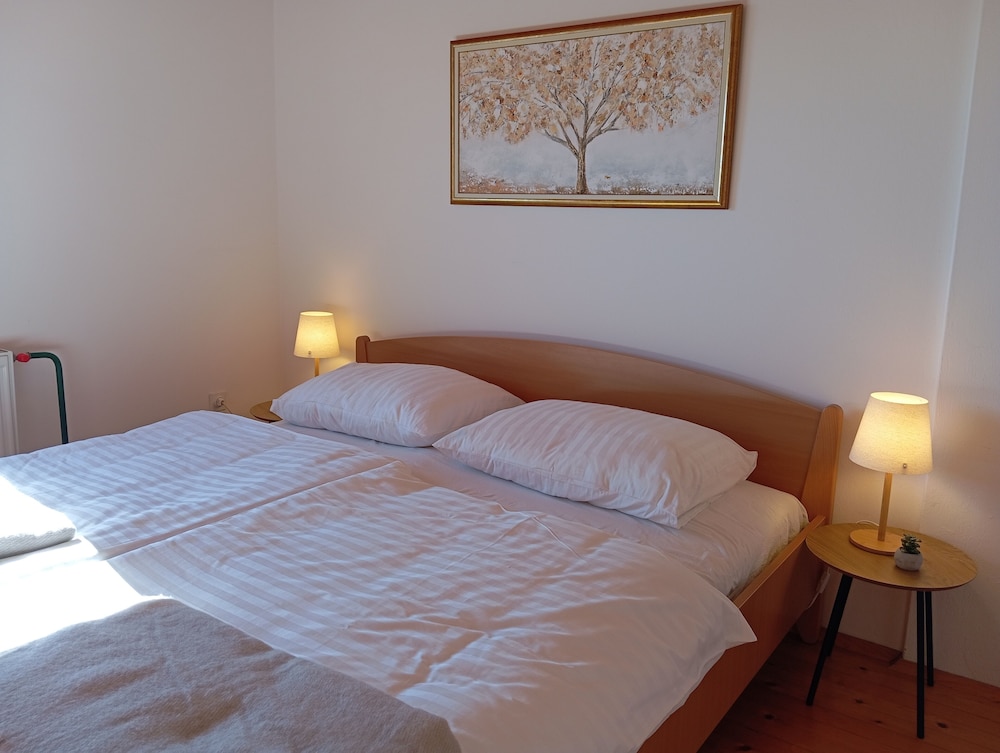 Vineyard cottage Tilka view 3