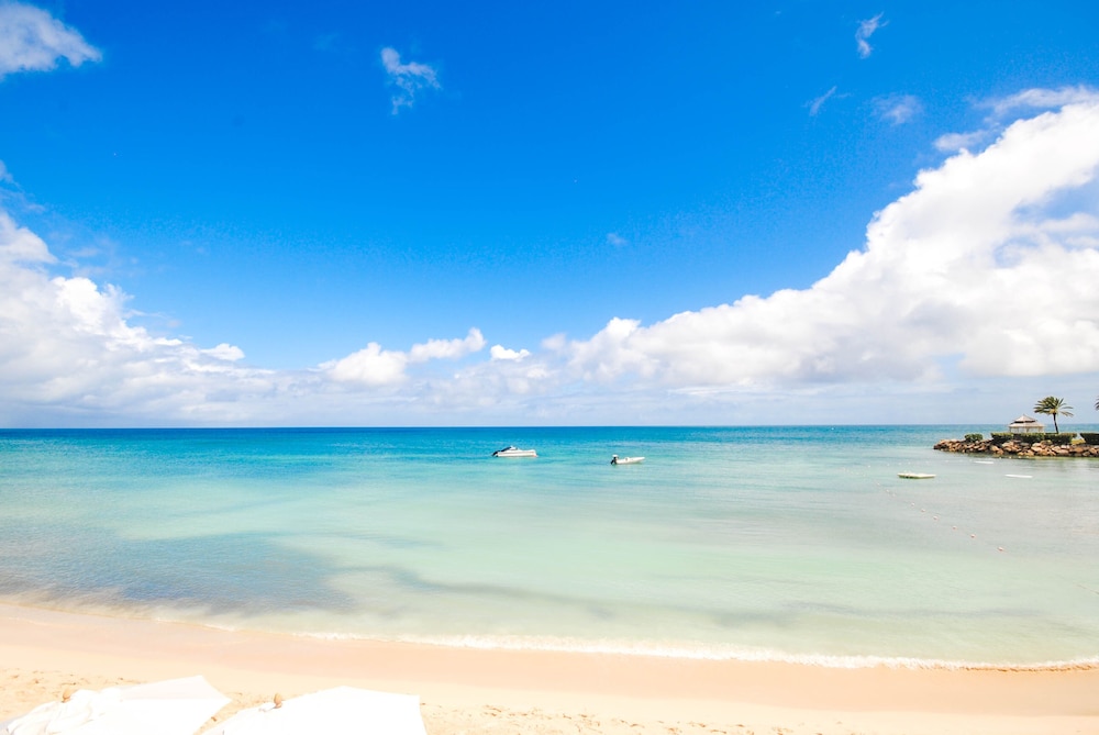 The Cove Suites at Blue Waters Resort and Spa - Property Image 29