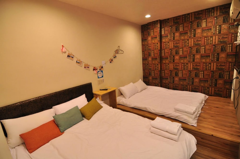 Feng Chia Easy Home