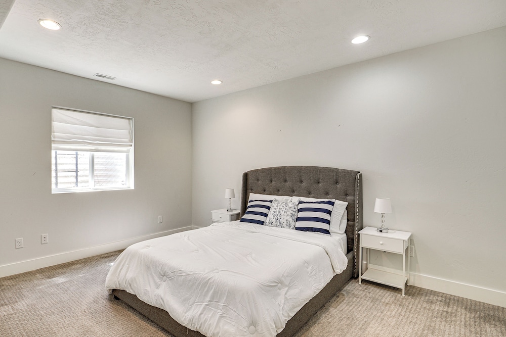 4 Mi to The District: Family Home w/ Tennis Access