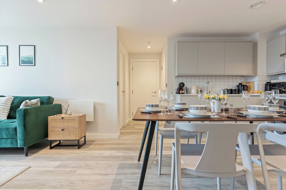 Meadow Haven 2 Bed 2 Bath, On-street Park, Netflix