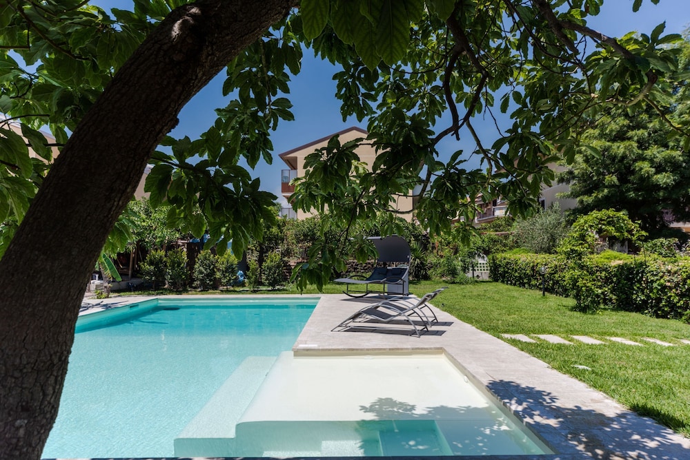 Etnea Home With Pool