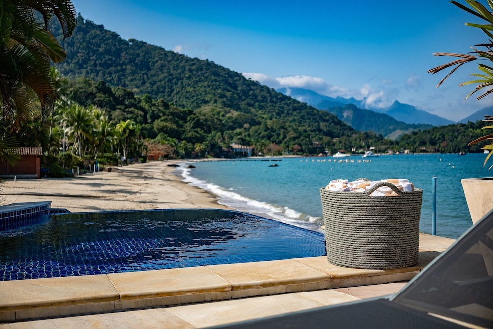 Angra - Mombaça | Mansão Espetacular Beira-Mar, 7 Suites - por Casapē Rio