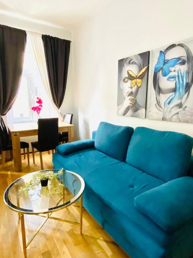 Beautiful Stay for 5 Near Stadthalle