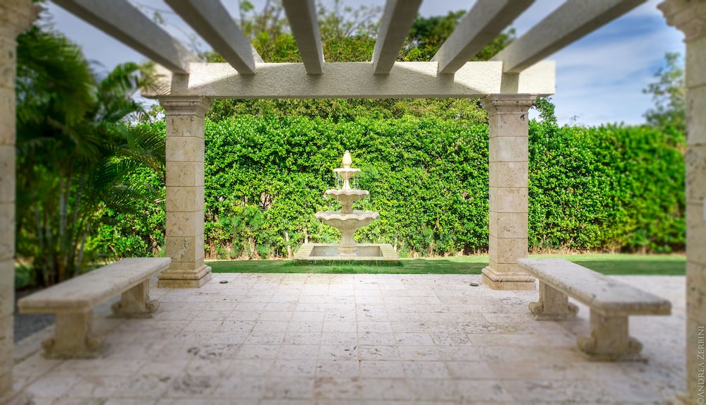 Luxury 2-level villa in Punta Cana view 2