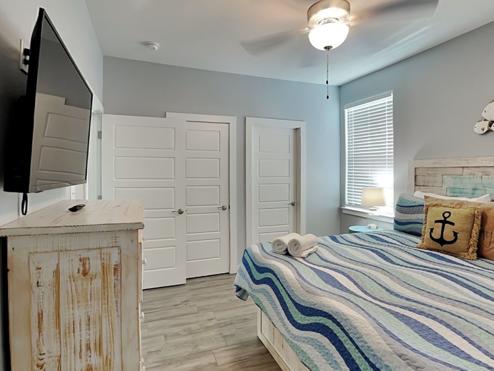 Port A's Flip Flops & Pop Tops by Silver Sands Vacation Rentals