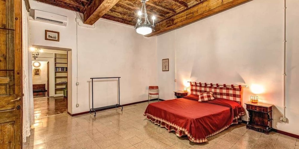 Campo de Fiori 3 bedroom apartment