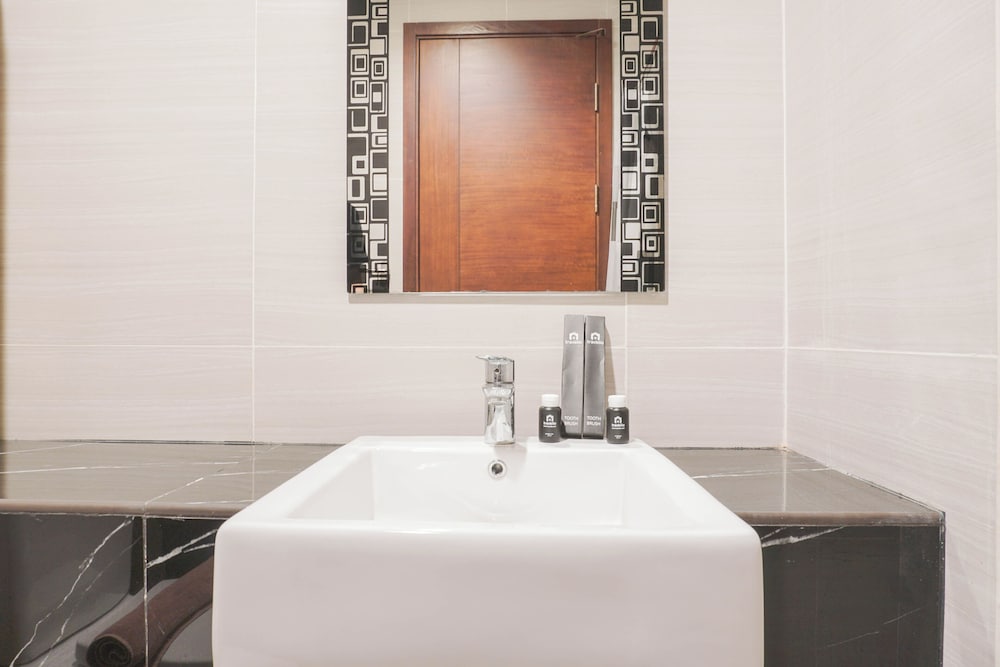 Comfortable Studio at West Vista Apartment