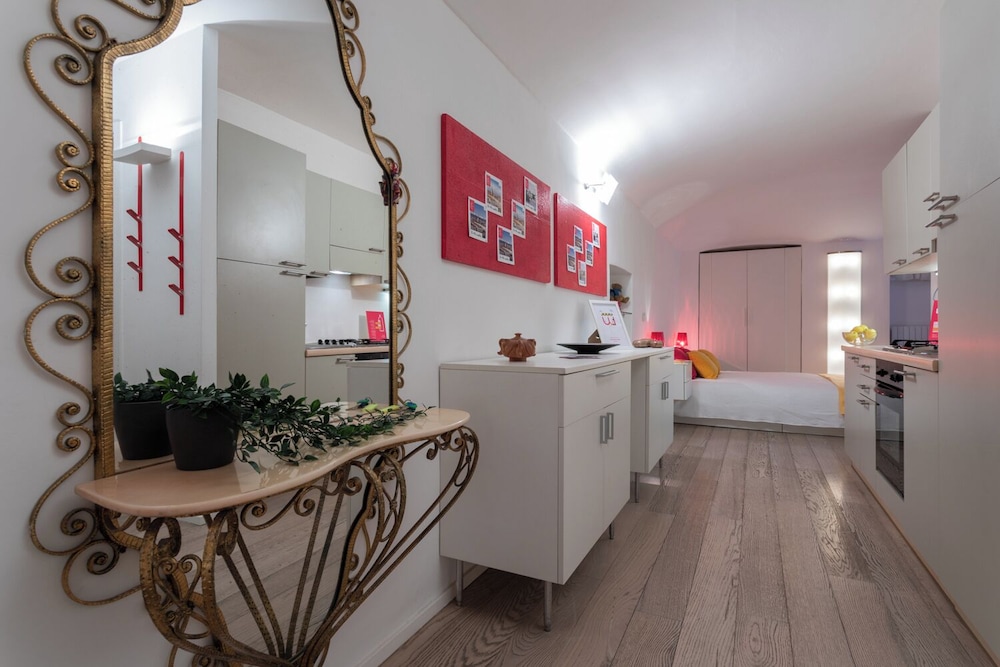 Red Studio near Porta Nuova