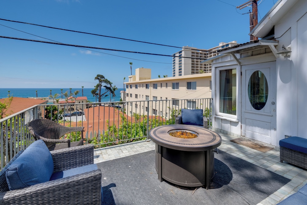Walk to La Jolla Cove: Dtwn Cottage w/ Ocean View!