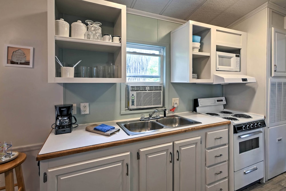 Resort Cabin 1 Mi to Middle Bass Island State Park