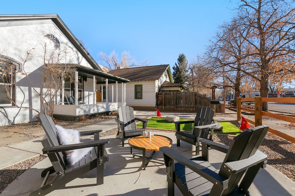 Old Town Retreat w/ Hot Tub Perfect for Groups!