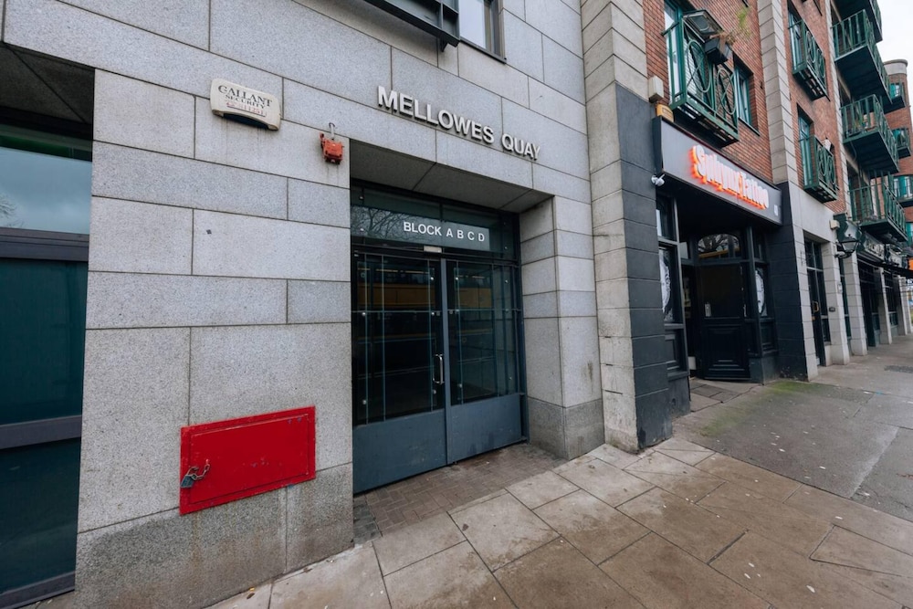 Chic & Radiant 1BD Flat Near Dublin City Centre!