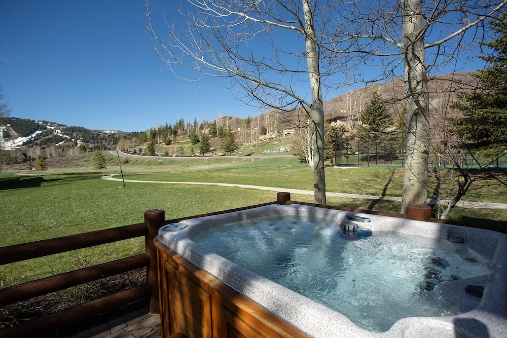 Deer Lake Village at Deer Valley Resort - Four Bedroom Condo with Hot Tub #2477 4 Condo