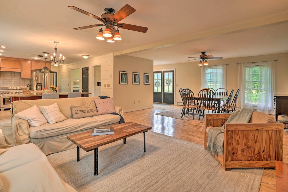 Lakefront Homer Abode w/ Patio & Backyard! view 3