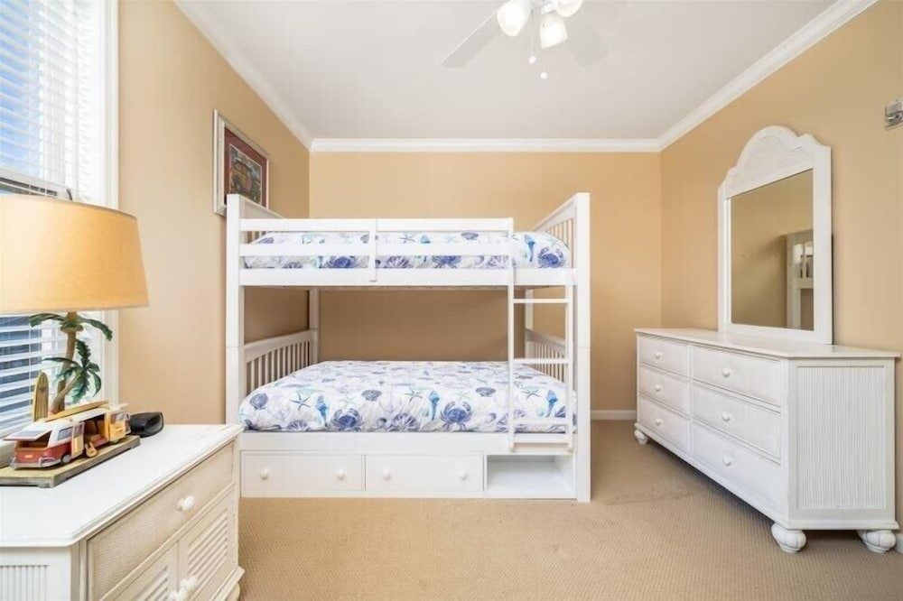 Sunset Island - 39 Fountain Drive West 3f 3 Bedroom Condo