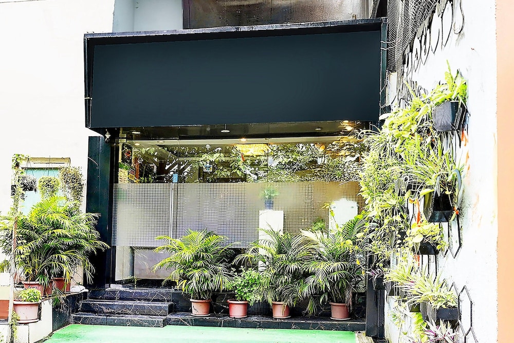 Pleasant Stays Near Powai Lake Mumbai